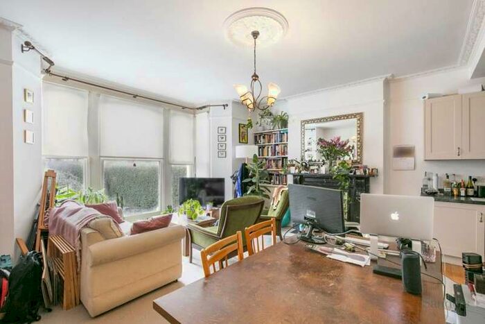 1 Bedroom Flat To Rent In Queens Drive, Hackney, London, N4
