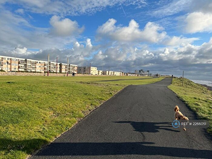 1 Bedroom Flat To Rent In Queens Promenade, Blackpool, FY2