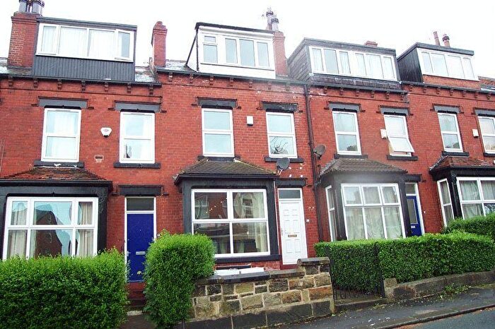 8 Bedroom Terraced House To Rent In Headingley Avenue, Leeds, LS6