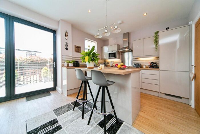 4 Bedroom Detached House For Sale In Glenavon Park, Prenton, CH43