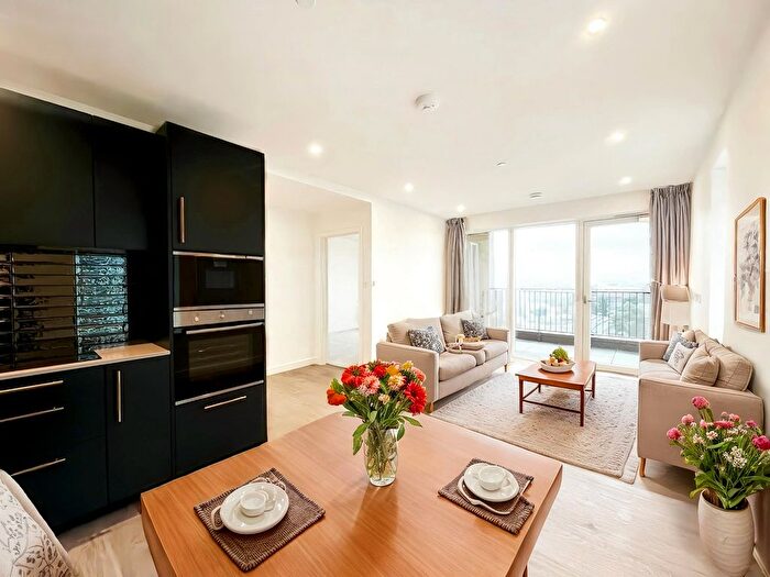 2 Bedroom Flat For Sale In Alexandra Gate, London, N8