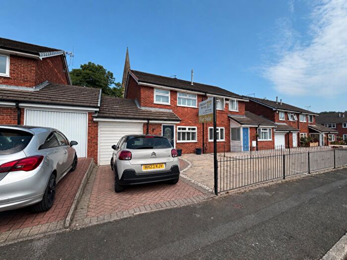 3 Bedroom Semi Detached House For Sale In Riverside Drive, Radcliffe, Manchester, M26