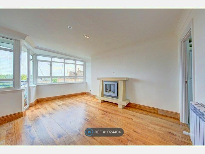 Studio To Rent In Peterbrough Road, London SW6