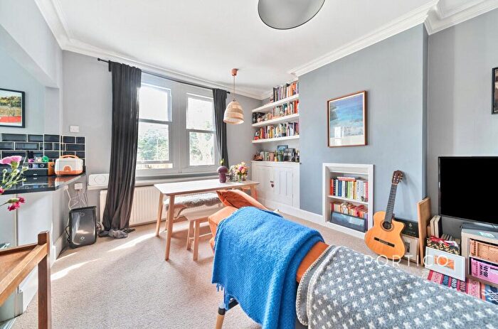 2 Bedroom Apartment For Sale In Becondale Road, London, SE19