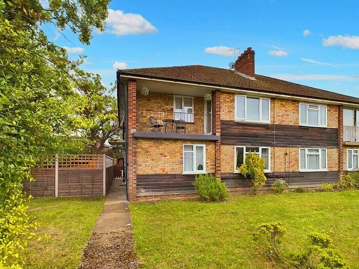 2 Bedroom Flat To Rent In Betley Court, Walton-On-Thames, KT12