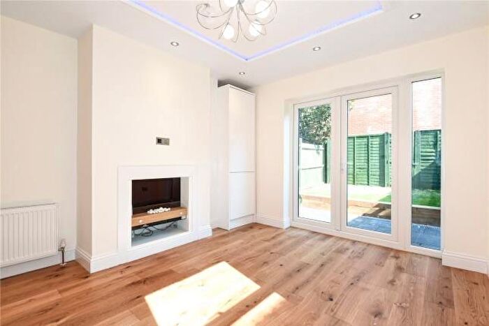 2 Bedroom Maisonette For Sale In Vaughan Road, Harrow, HA1