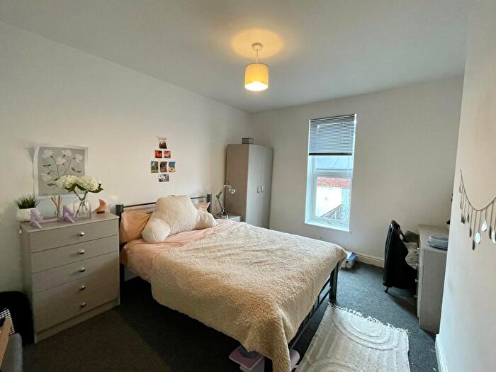 2 Bedroom Terraced House To Rent In Gaunt St // Bed // July, LN5