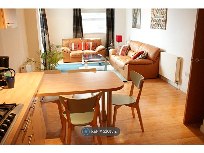 2 Bedroom Flat To Rent In Castlebank Place, Glasgow City, G11