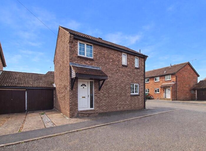 3 Bedroom Link Detached House For Sale In Wheatsheaf Road, Alconbury Weston, Cambridgeshire., PE28