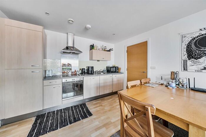 2 Bedroom Flat For Sale In Waterfront Walk, Birmingham, B1