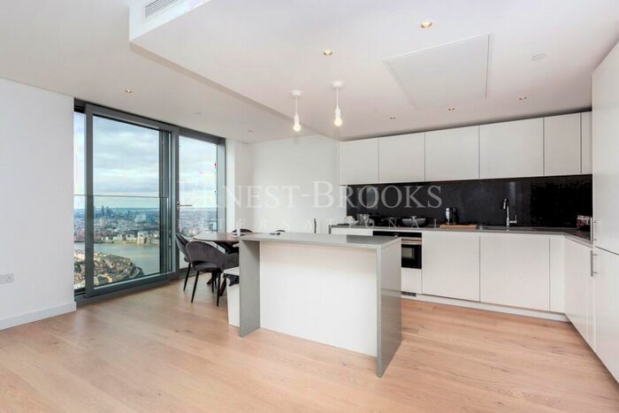 2 Bedroom Apartment To Rent In Landmark Pinnacle, Marsh Wall, Canary Wharf, E14