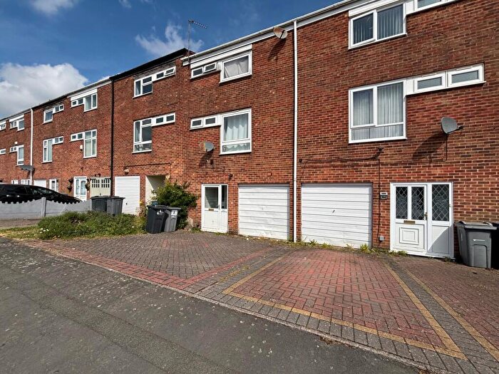 3 Bedroom Terraced House To Rent In Simmons Drive, B32