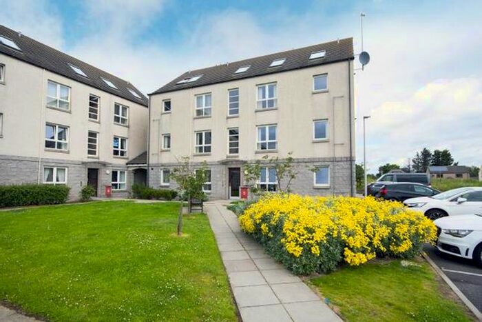 2 Bedroom Flat To Rent In Brimmond View, Stoneywood, Aberdeen, AB21