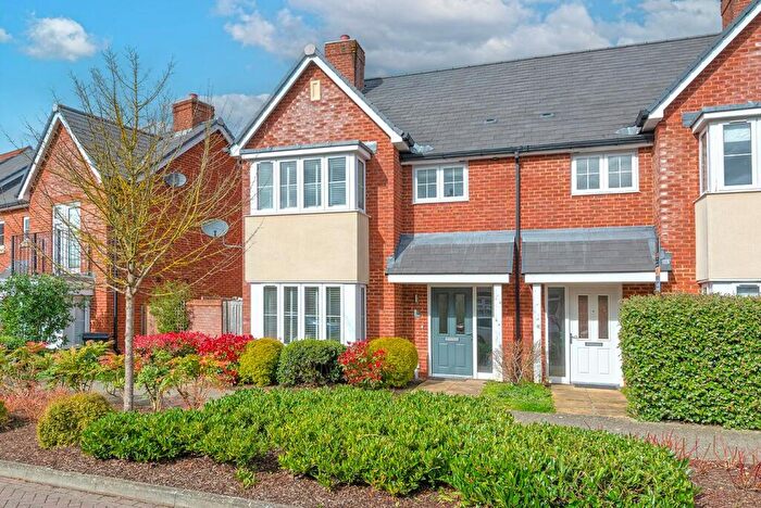 3 Bedroom Semi Detached House For Sale In Beacon Avenue, Kings Hill, West Malling, ME19