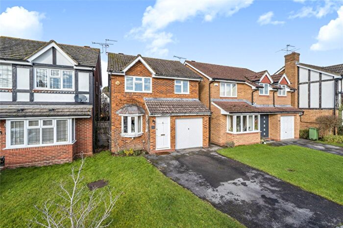 3 Bedroom Detached House For Sale In West End, Woking, Surrey, GU24