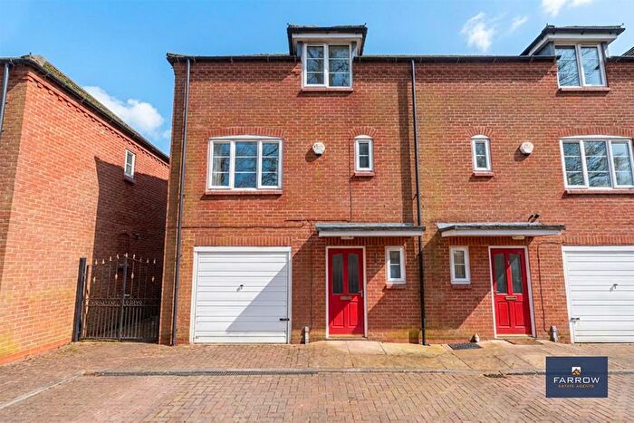 2 Bedroom Town House For Sale In Old Mill Court, Grimsby, DN32