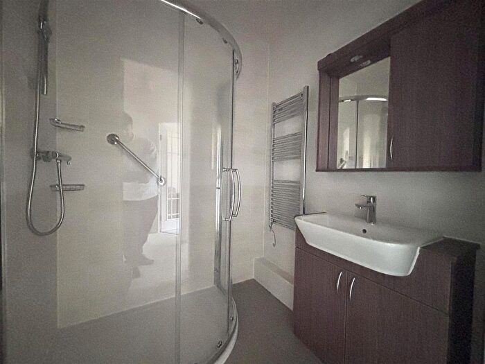 1 Bedroom Flat For Sale In Narrowcliff, Newquay, TR7