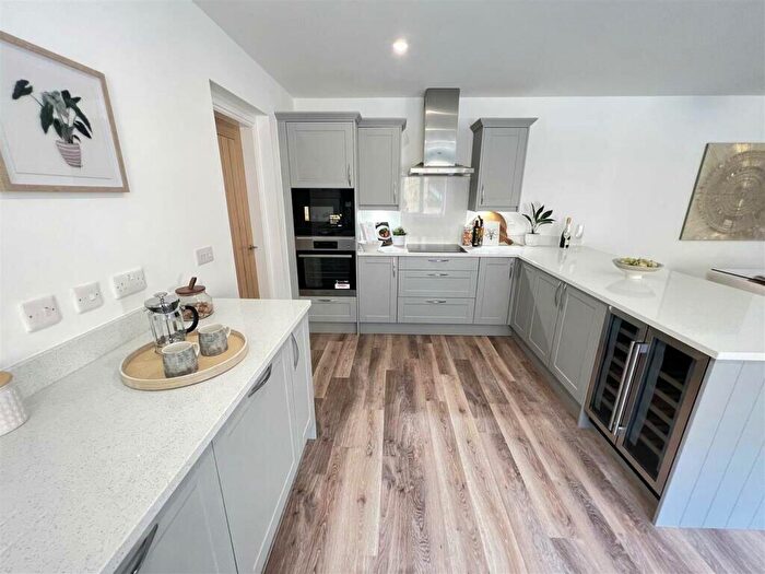 3 Bedroom End Of Terrace House For Sale In Barnston, Wirral, CH61