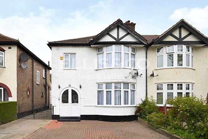3 Bedroom Semi-Detached House For Sale In Devonshire Road, Mill Hill, London, NW7