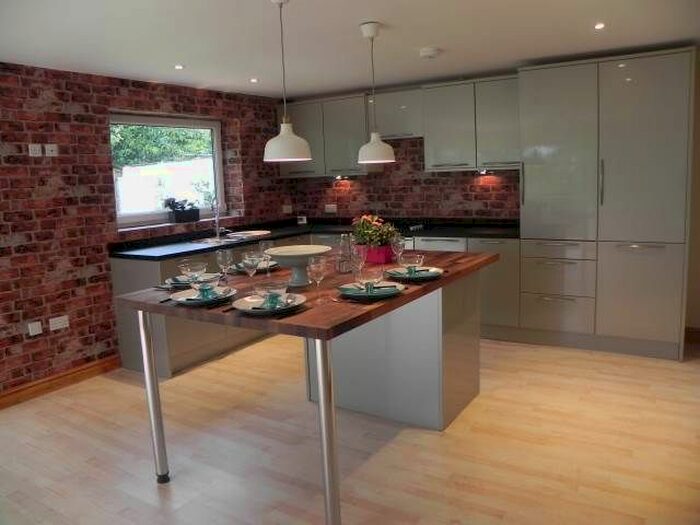 3 Bedroom Bungalow To Rent In Ashleigh Road, Sketty, Swansea, SA2