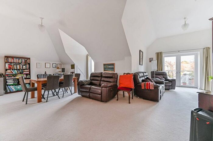 2 Bedroom Flat For Sale In Normanton Road, South Croydon, CR2