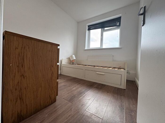 2 Bedroom Flat To Rent In Ampthill Road, Southampton, SO15