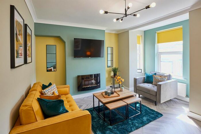 3 Bedroom Flat To Rent In Columbus View, Franklin Street, Scarborough, YO12