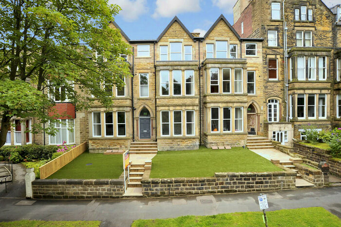2 Bedroom Apartment To Rent In Valley Drive, Harrogate, HG2