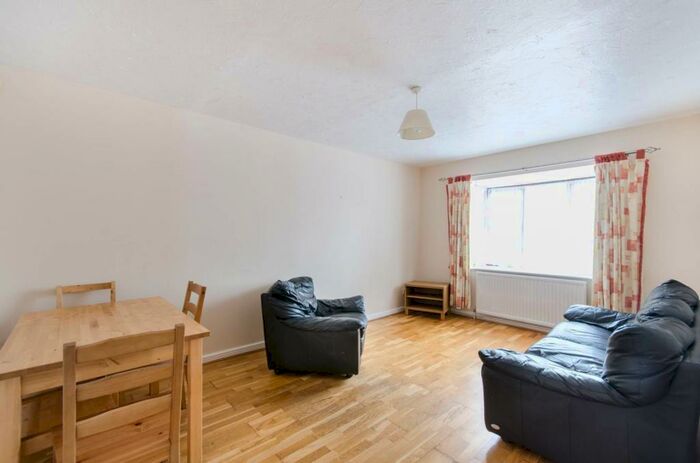 2 Bedroom Flat To Rent In Lime Close, Harrow, HA3