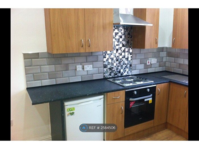 Studio To Rent In Causeway Green Road, Sandwell, B68