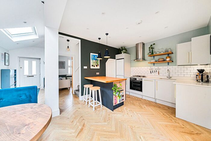 2 Bedroom Semi-detached House For Sale In Kings Road, Kingston Upon Thames, KT2