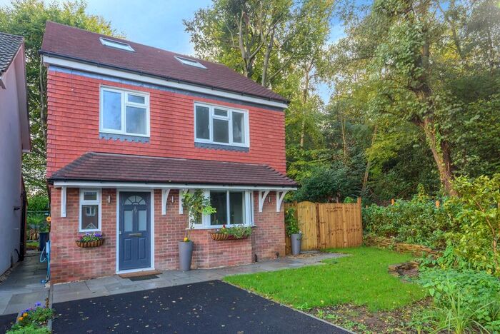 4 Bedroom Detached House For Sale In Hullmead, Shamley Green, GU5