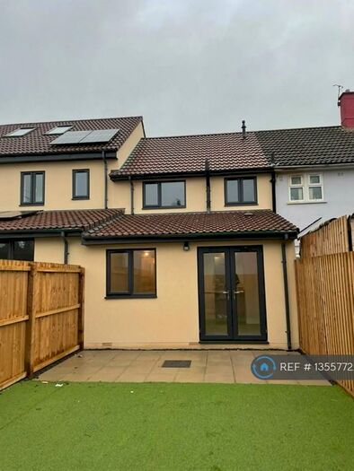 4 Bedroom Terraced House To Rent In Hellier Walk, Bristol, BS13