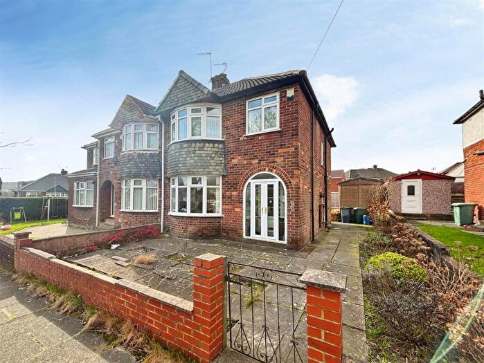 3 Bedroom Semi Detached House For Sale In Rhodesway, Bradford, BD8