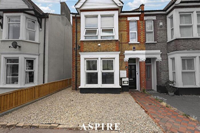 2 Bedroom Flat For Sale In Chelmsford Avenue, Southend-On-Sea, SS2