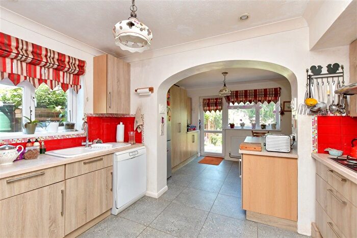 4 Bedroom Semi-Detached Bungalow For Sale In Sterling Road, Sittingbourne, Kent, ME10