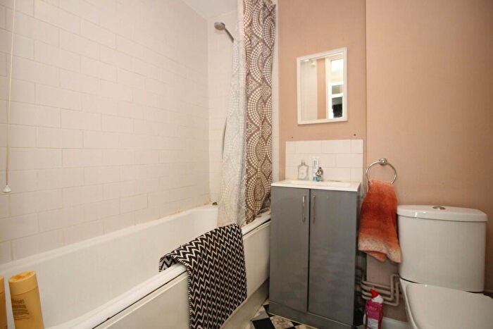 1 Bedroom Apartment To Rent In Woodhouse Road, BA2