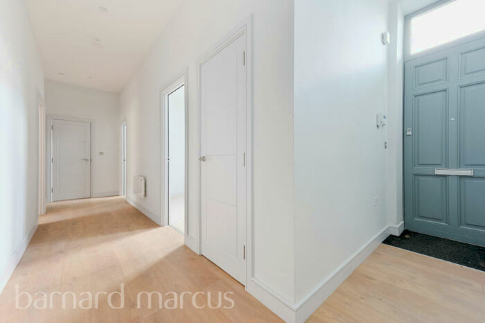 3 Bedroom Apartment To Rent In High Street, Sutton, SM1