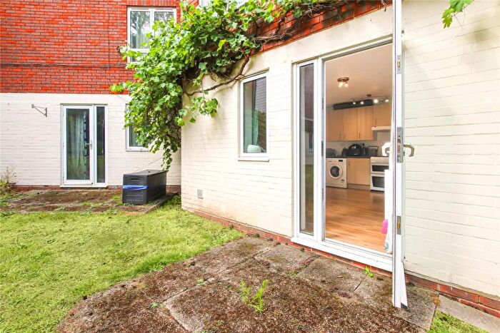 1 Bedroom Apartment For Sale In Mount Lane, Bracknell, Berkshire, RG12