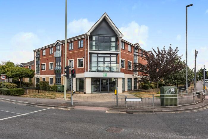 2 Bedroom Flat To Rent In Robinhood Lane, Winnersh, Wokingham, RG41