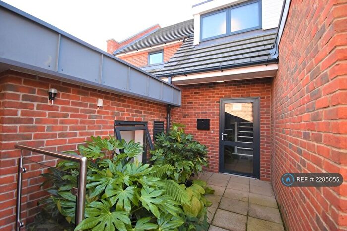 7 Bedroom End Of Terrace House To Rent In Hillside Court, Reading, RG1