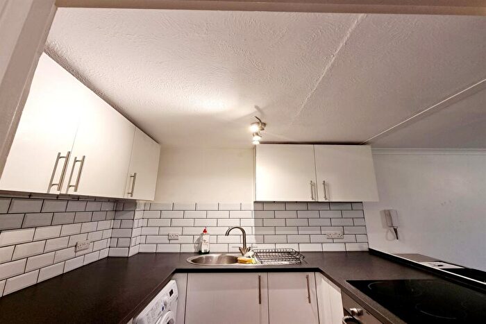 1 Bedroom Apartment To Rent In Carlton House, Littlehampton Road, Worthing, BN13