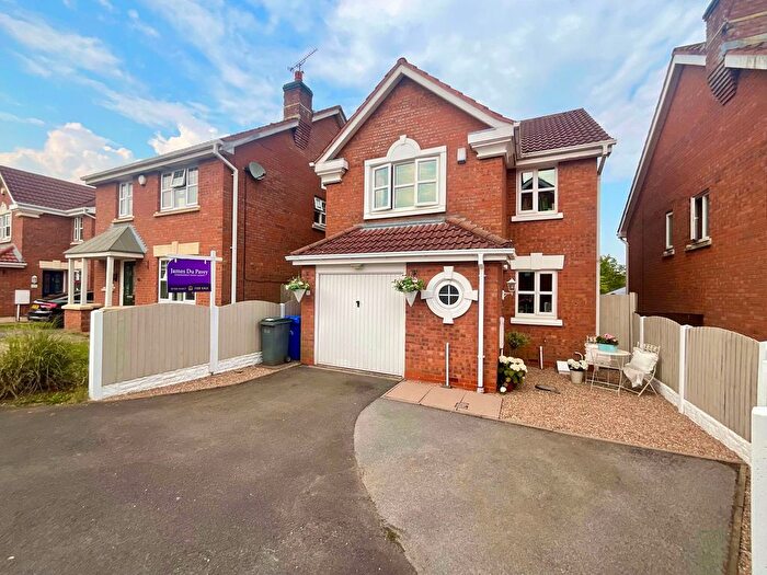 3 Bedroom Detached House For Sale In Peregrine Grove, Stoke-On-Trent, ST3