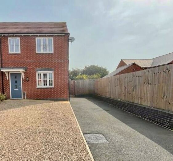3 Bedroom Town House To Rent In Pilkington Lane, Ashby-De-La-Zouch, LE65