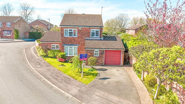 4 Bedroom Detached House For Sale In Thurlow Close, Oadby, LE2