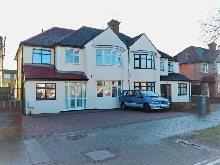 Semi-Detached House To Rent In Great West Road, Osterley, Middlesex, TW7