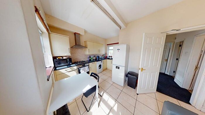 2 Bedroom Flat To Rent In Flat, Forest Road East, Nottingham, NG1