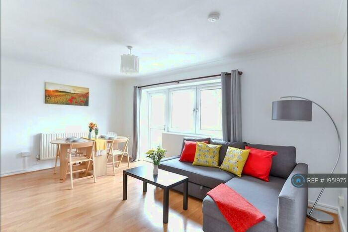 2 Bedroom Flat To Rent In St. Paul's Drive, London, E15