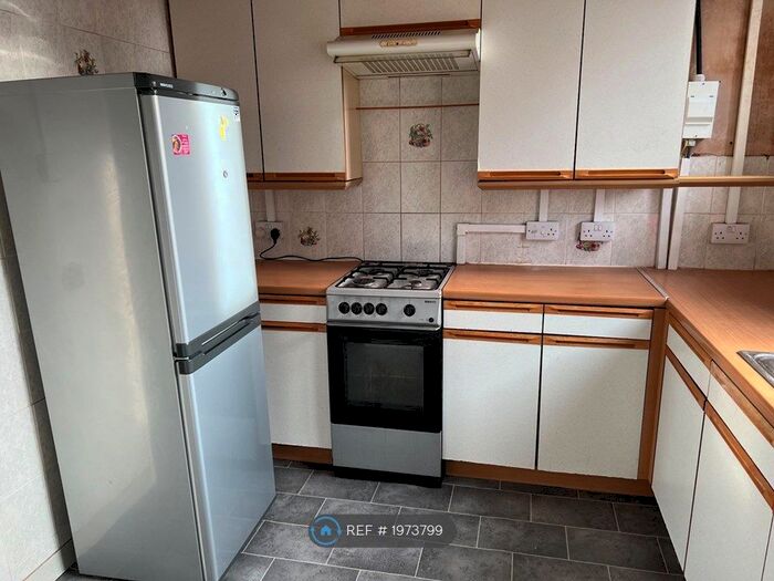 3 Bedroom Semi-Detached House To Rent In Daresbury Road, Sheffield, S2