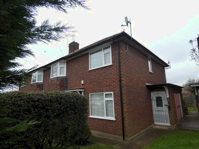 2 Bedroom Maisonette To Rent In Brook Path, Slough, Berkshire, SL1